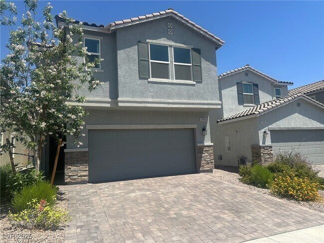 Foto del edificio - 6988 Sylmar Ave