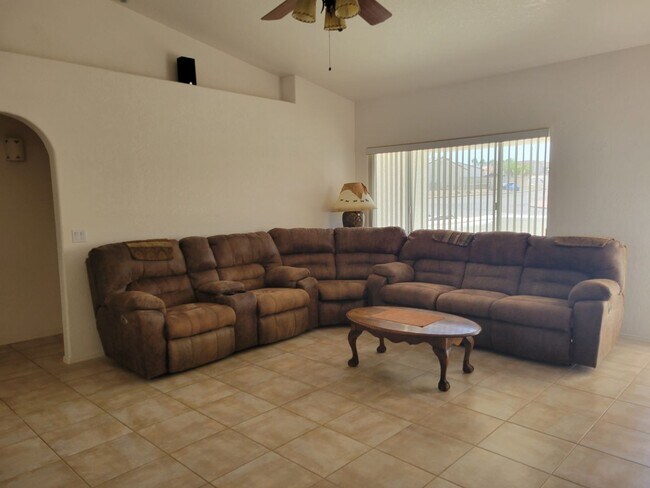 Building Photo - Long Term Pool Home !! READY End August