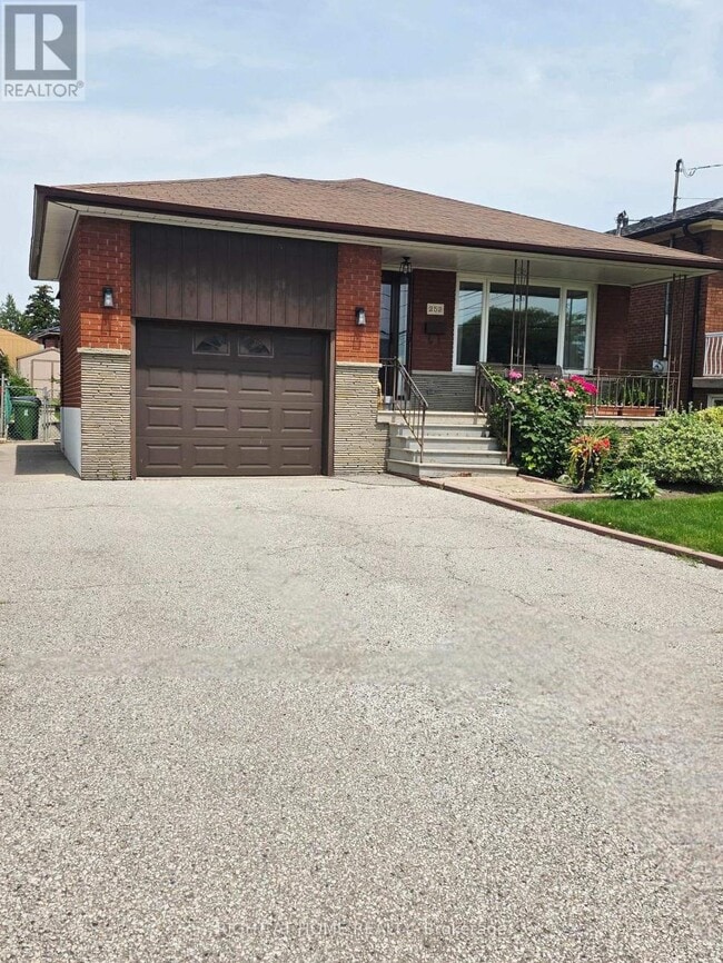 Building Photo - 252 Maple Leaf Dr