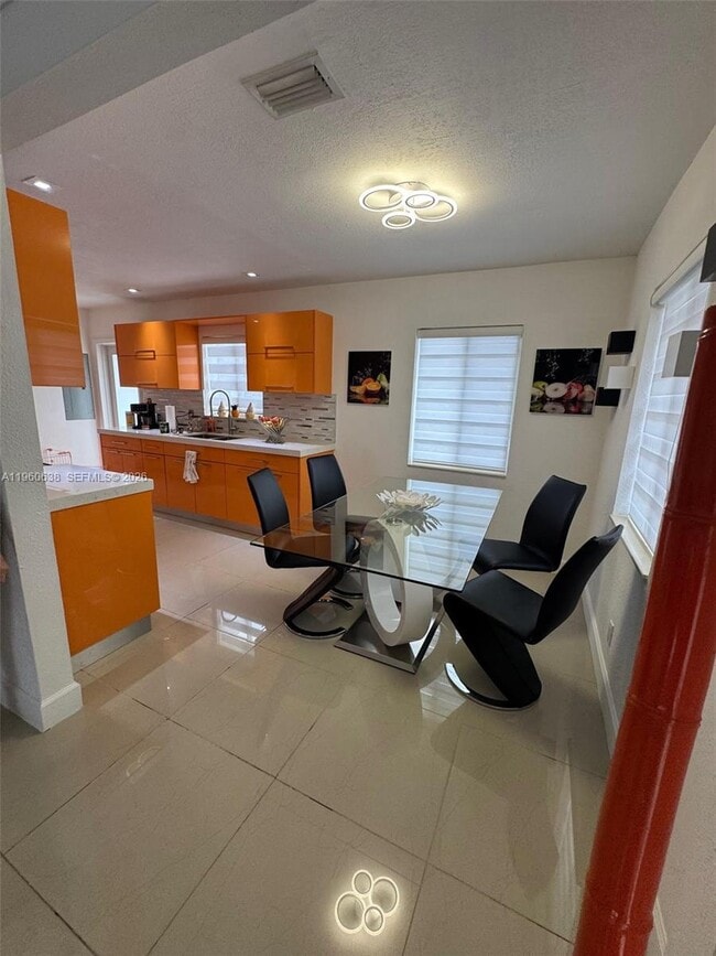 Building Photo - 41 E 54th St