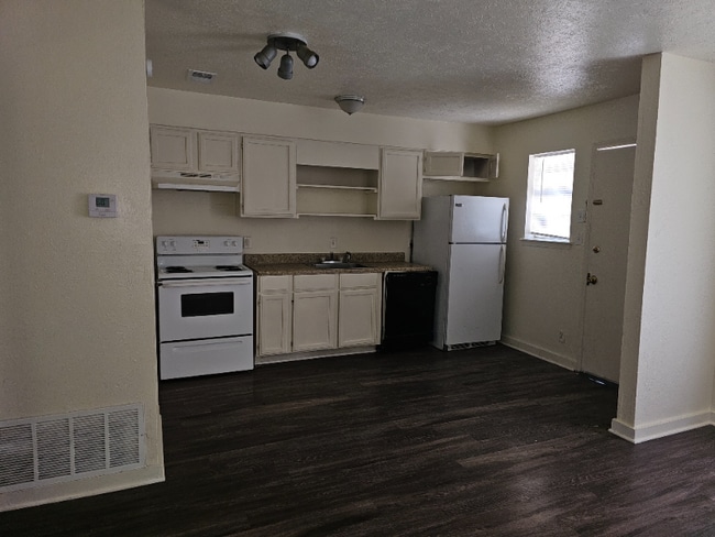 Building Photo - 2938 Bernice Dr