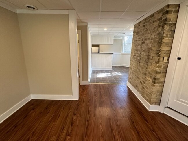 Foto del edificio - 2500 N Bartlett Ave