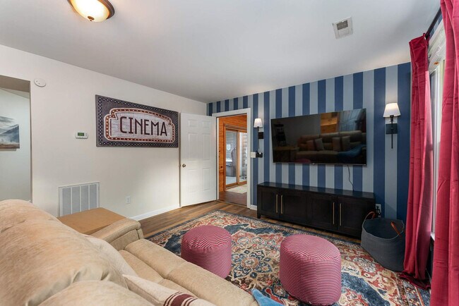 Foto del edificio - 2224 Brevard Rd