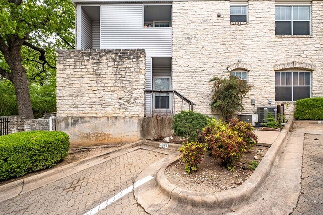Foto del edificio - Amazing 2 Bedroom, 2 Bath Condo in Westfie...