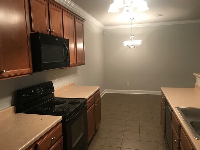 Building Photo - 900 Dean Lee Dr