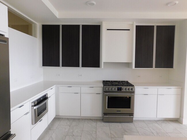 Foto del edificio - 717 Riverside Dr