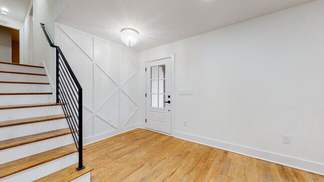 Building Photo - 609 Clematis Dr