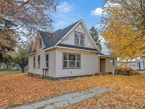 Building Photo - 350 W Cottonwood Ave