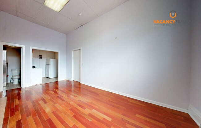 Building Photo - Affordable studio in Mount Vernon w/water ...