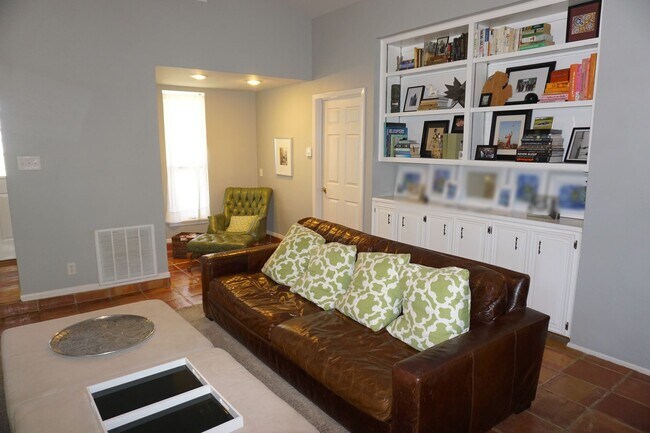 Foto del edificio - 4 br, 2.5 bath House - 9200 Fallworth St.