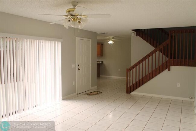 Foto del edificio - 4087 Forest Hill Dr