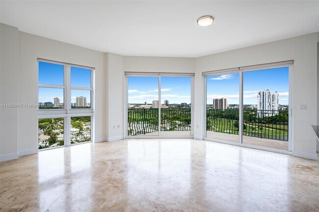 Foto del edificio - 20000 E Country Club Dr