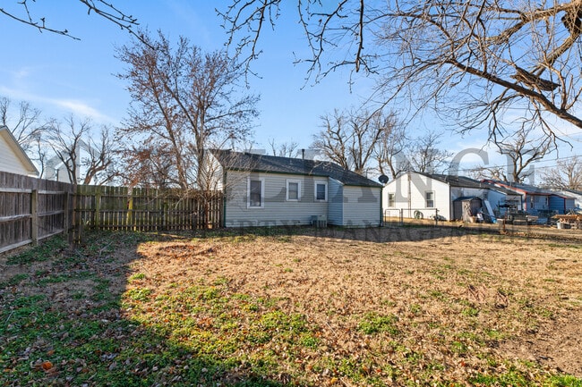 Building Photo - 224 Grover Ave