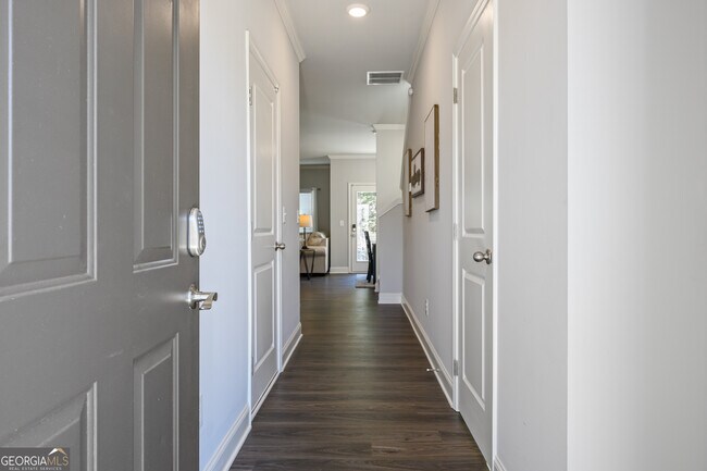 Building Photo - 2059 Pinnacle Walk