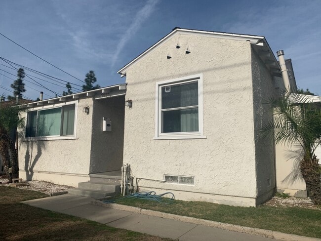 Building Photo - 7973 Harper Ave