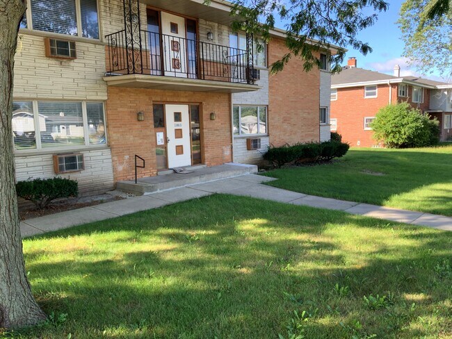 10815 W Hampton Ave Milwaukee Wi 53225 Apartments Milwaukee Wi Apartments Com 10815 W Hampton Ave Milwaukee Wi 53225 Apartments Milwaukee Wi Apartments Com