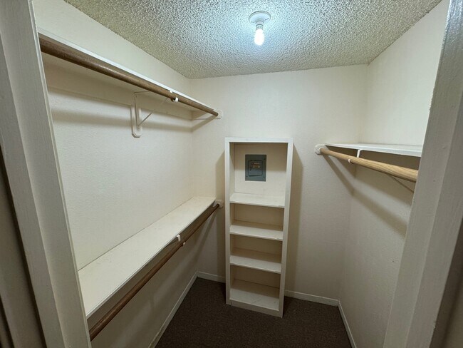 Foto del edificio - 8417 Sands Point Dr