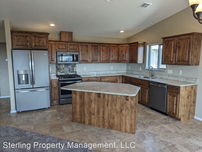 Foto del edificio - 3 br, 2 bath House - 932 Cedar Ave. #4
