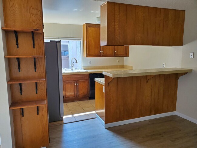 Foto del edificio - EASTER WAY-CONVENIENTLY LOCATED ON UCSD BU...
