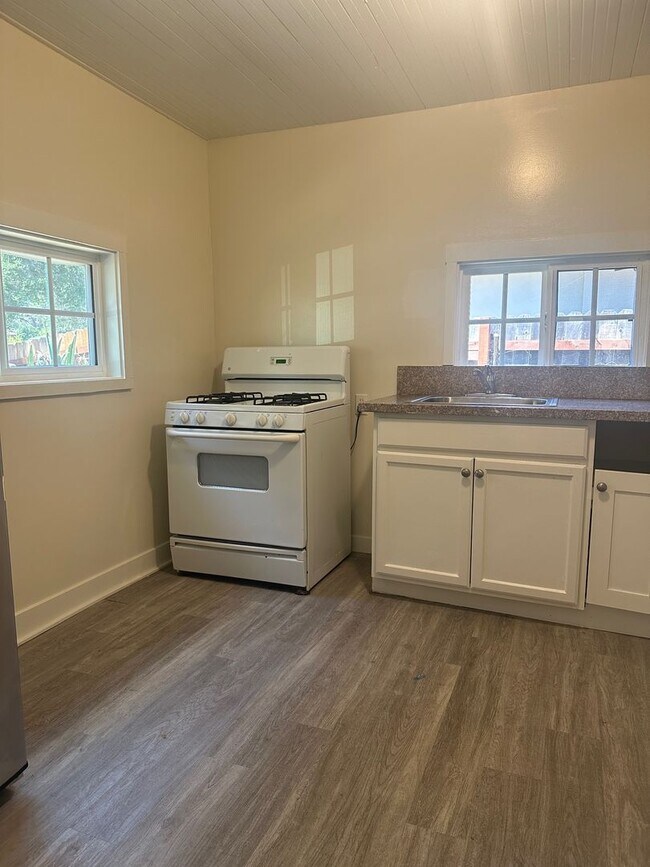 104106 E Summer St Unit 104, Ojai, CA 93023 Room for Rent in Ojai