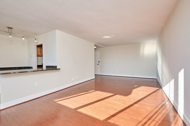 Foto del edificio - 1220 Blair Mill Rd