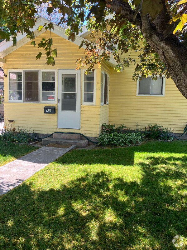 Building Photo - 415 6th St S