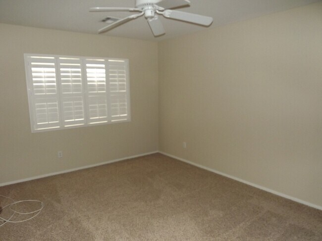 Foto del edificio - WONDERFUL DUAL MASTER BEDROOM TOWNHOME IN GATED "GREEN VALLEY COMMUNITY!!"