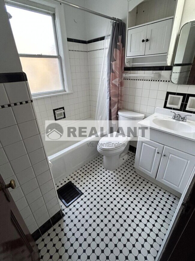Foto del edificio - 2214 Memorial Pkwy