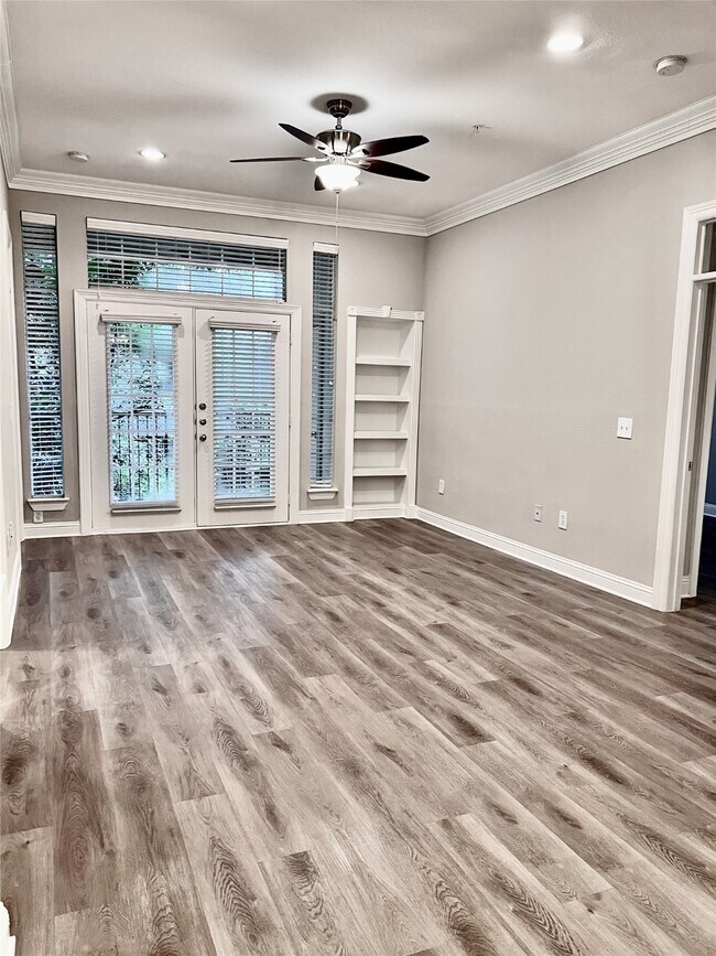 Building Photo - 5353 Memorial Dr