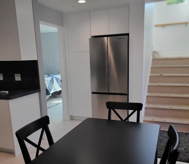 Photo - 2504 23rd St (Santa Monica, CA) Apartments