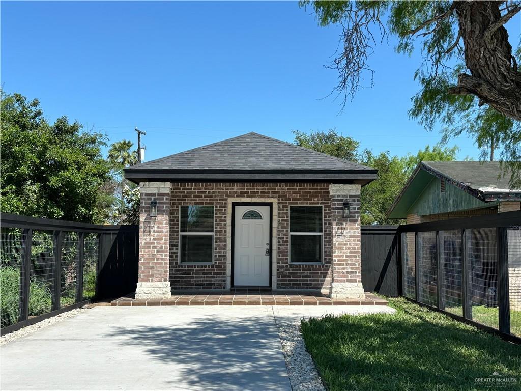 Primary Photo - 1121 E Cano St