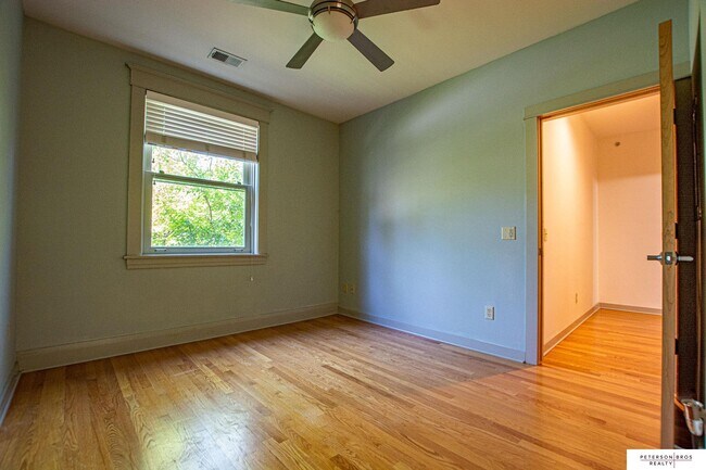 Building Photo - 5019 Underwood Ave