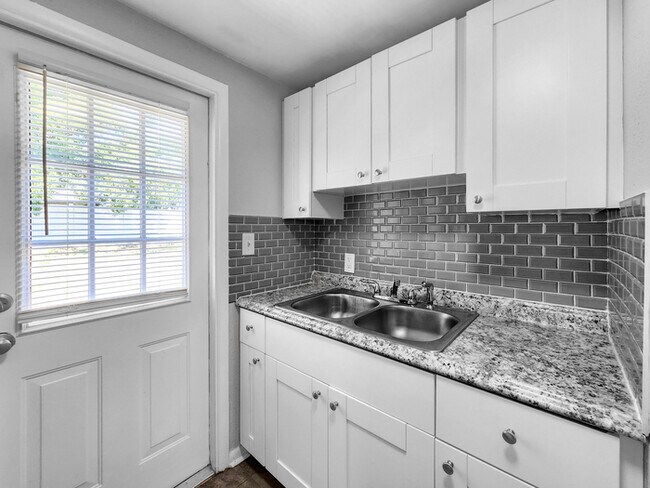 Foto del edificio - 2844 Homewood St