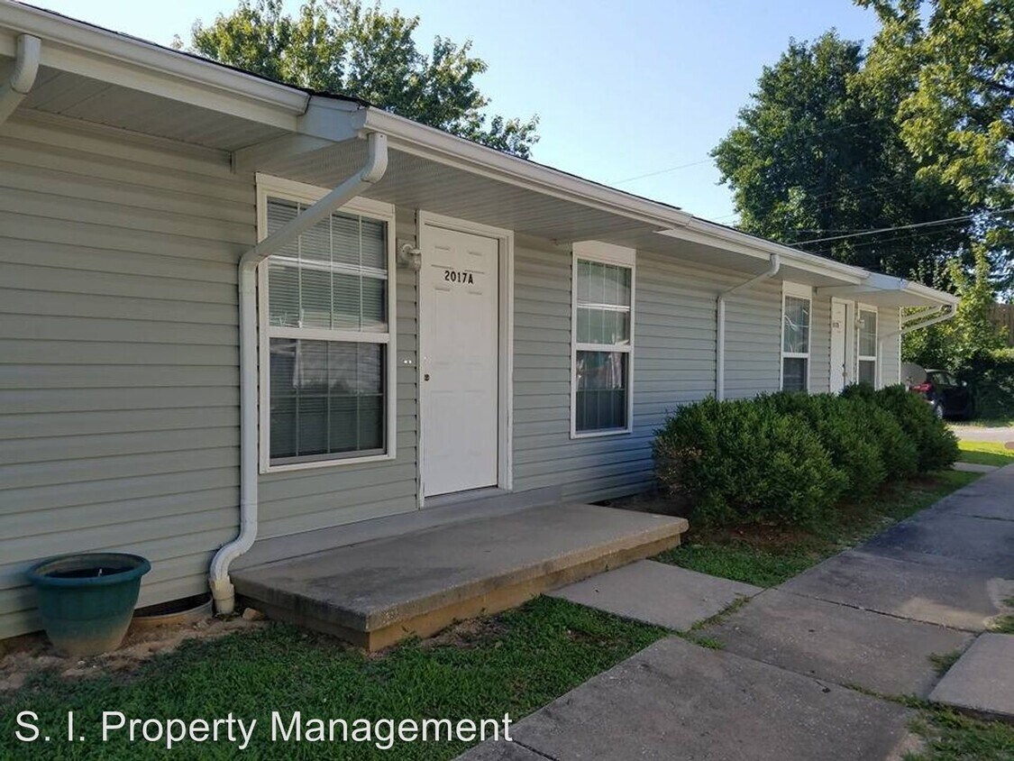 Foto principal - 2009-2027 W Woodriver Dr