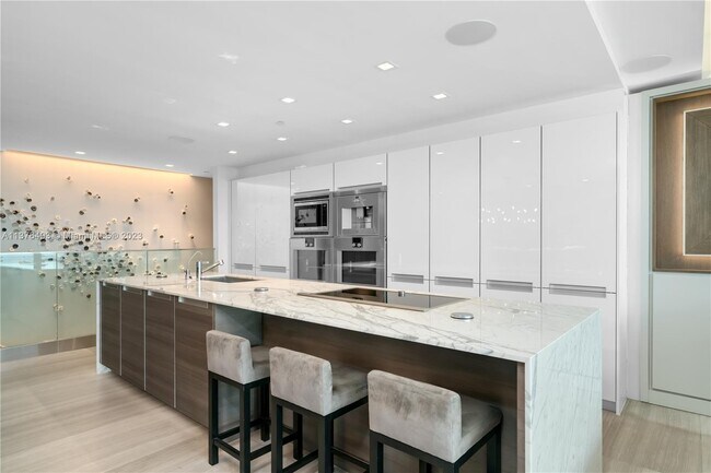 Building Photo - 321 Ocean Dr