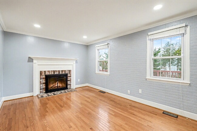 Building Photo - Welcome Home!!