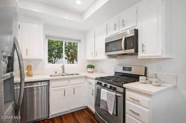 Building Photo - 1325 Ramona Dr