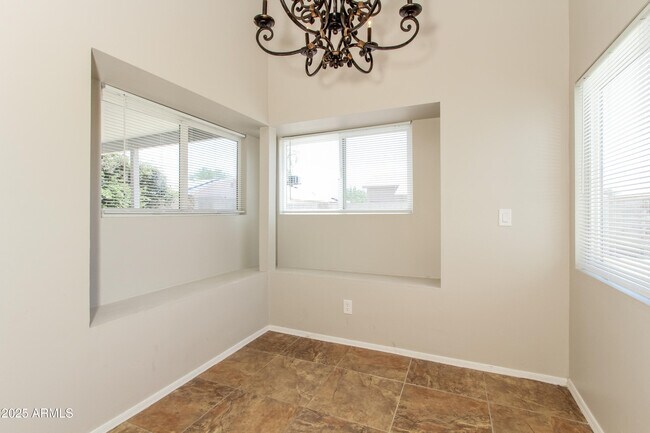 Foto del edificio - 8713 W Jefferson St