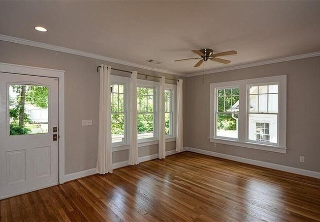 Foto del edificio - 572 Muse St SW