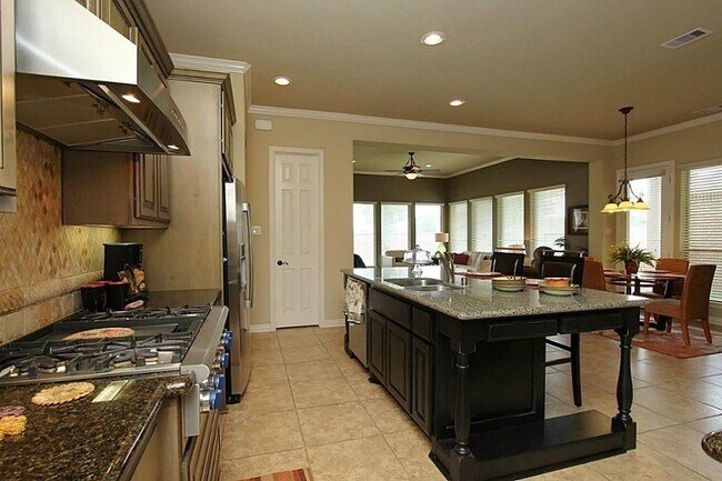 Foto del edificio - 6826 Arborwood Ln