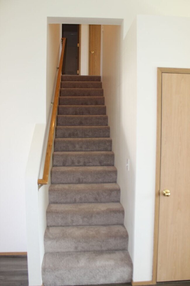 Foto del edificio - 4 bedroom 2 bath family home in quiet Scappoose neighborhood