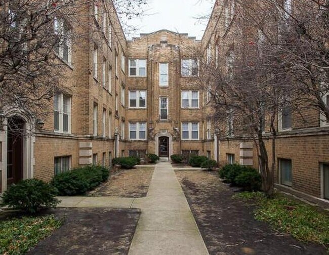 Building Photo - 2100 W Ainslie St