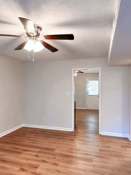 Foto del edificio - 470 Martha Ln