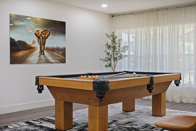 Building Photo - 2809 Pembroke Terrace