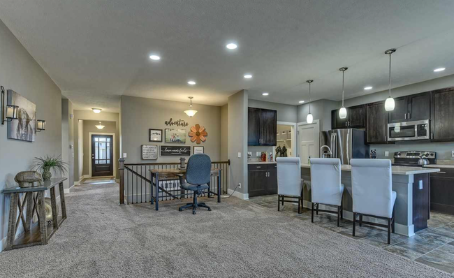 Building Photo - Amazing 4 Bedroom in West Omaha With Acces...