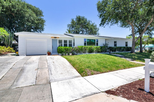 Building Photo - 304 Wellesley Dr