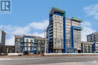 Building Photo - 470-470 Dundas St E