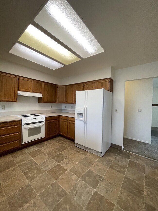 Building Photo - 10460 W Highlander Rd