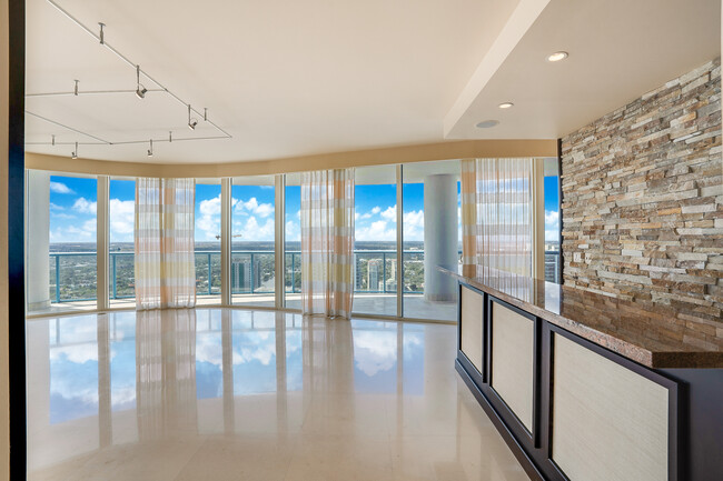 Building Photo - 333 Las Olas Way