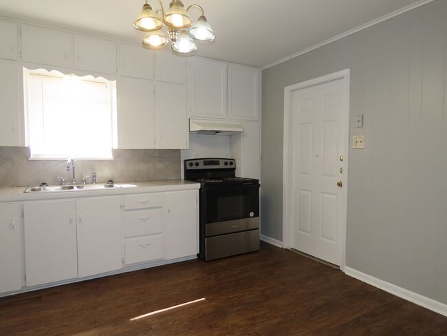 Building Photo - Newly Renovated Three Bedroom Brick Home!